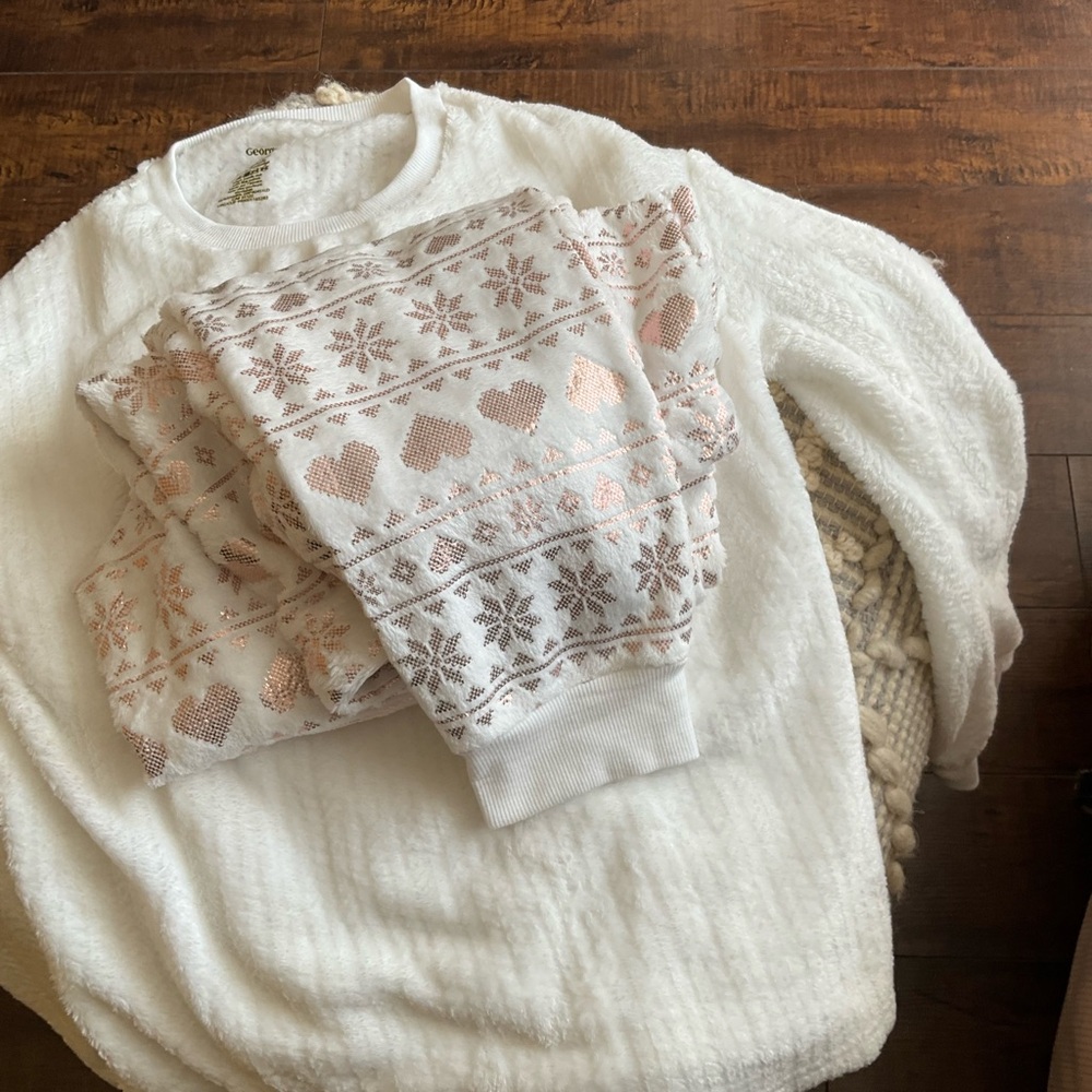 Cozy White and Pink Patterned pajamas